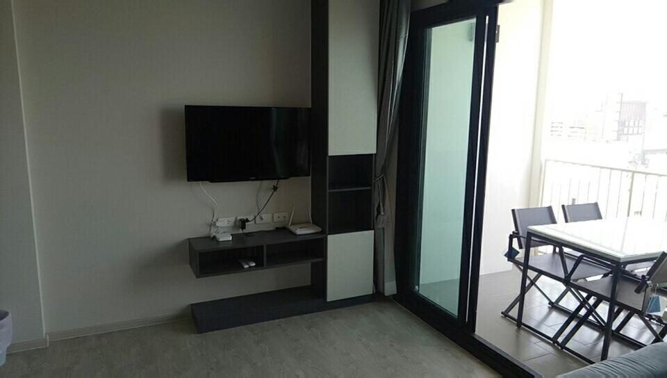 The Base Pattaya By Feng Apartment Exterior photo